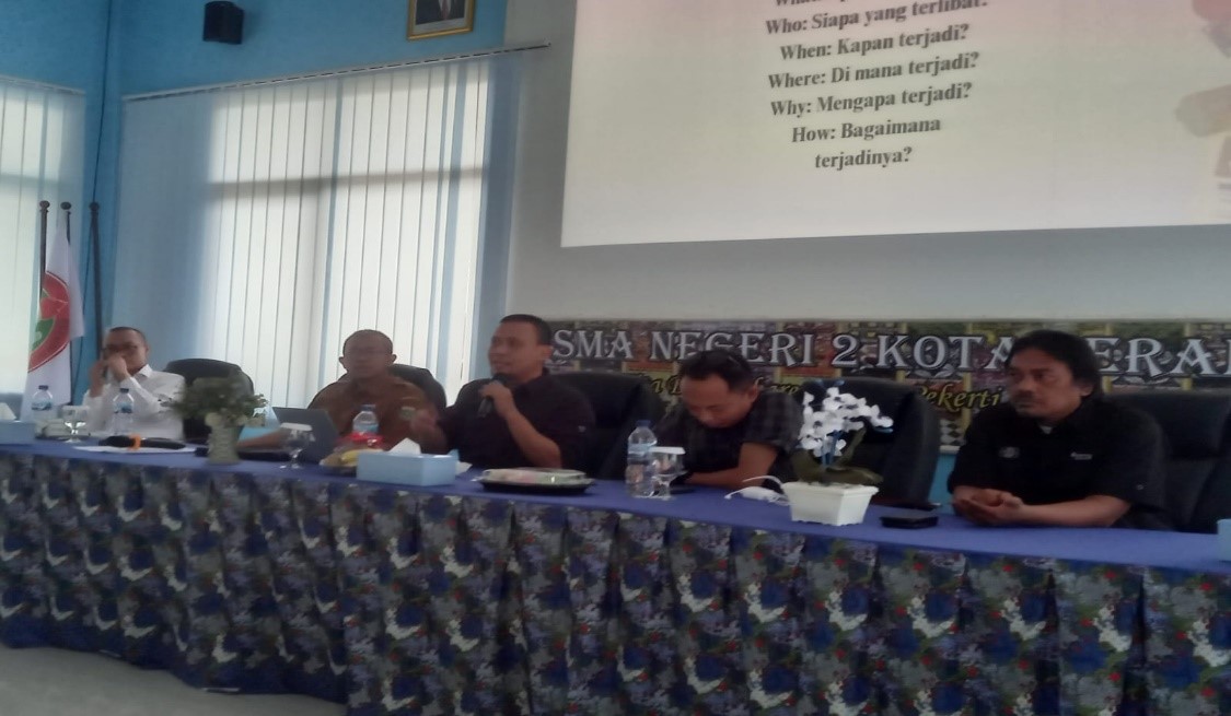 You are currently viewing SMA NEGERI 2 KOTA SERANG GELAR PELATIHAN JURNALISTIK DAN TEKNIK FOTOGRAFI