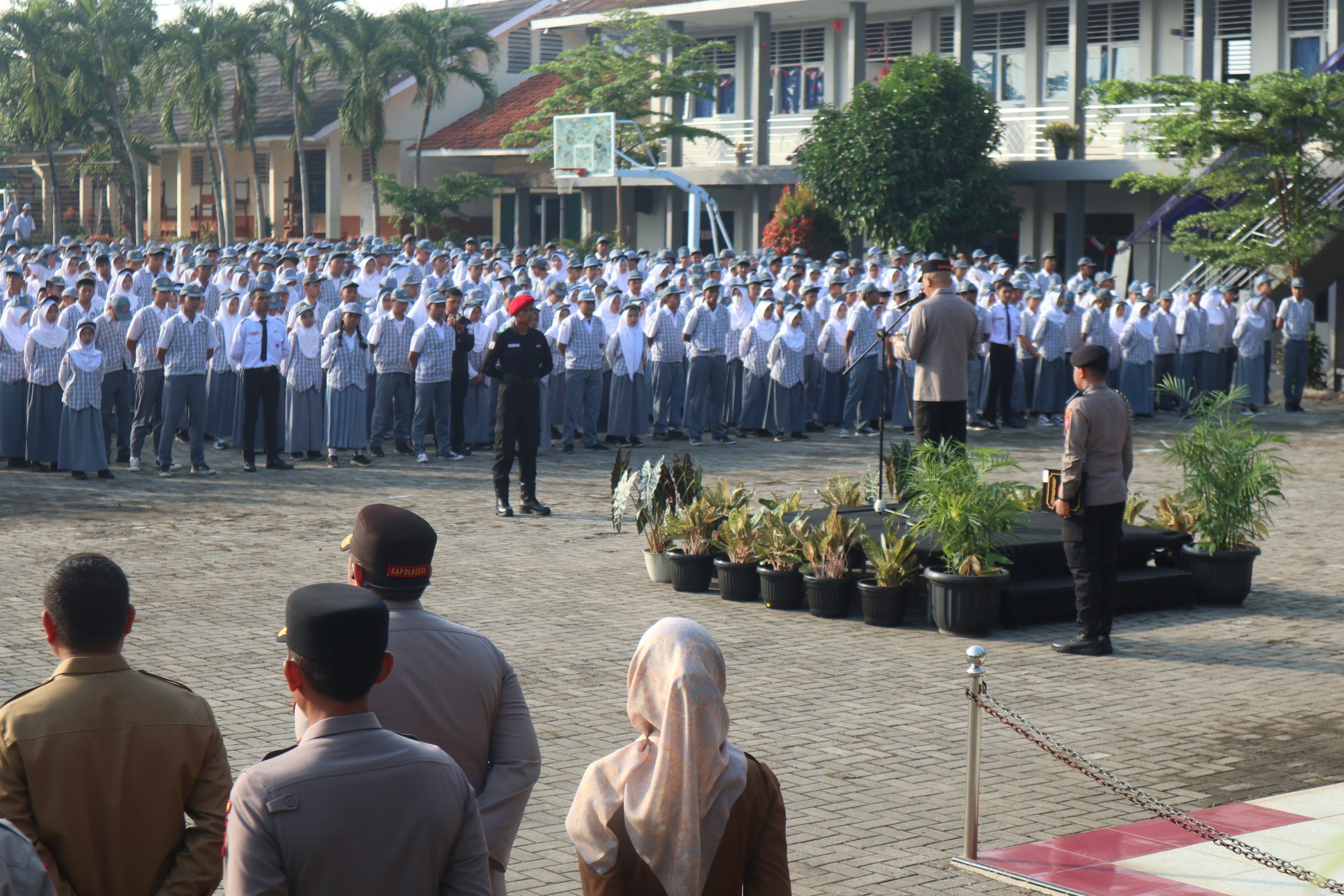 You are currently viewing Kapolda Banten Pimpin Upacara  Ingatkan Remaja Bijak Hadapi Tantangan Teknologi dan Globalisasi