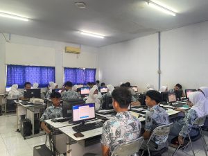 Read more about the article TKA 2025 di SMAN 2 Kota Serang Berjalan Lancar, Peserta Puji Sistem Baru Namun Harapkan Soal Lebih Tepat Sasaran